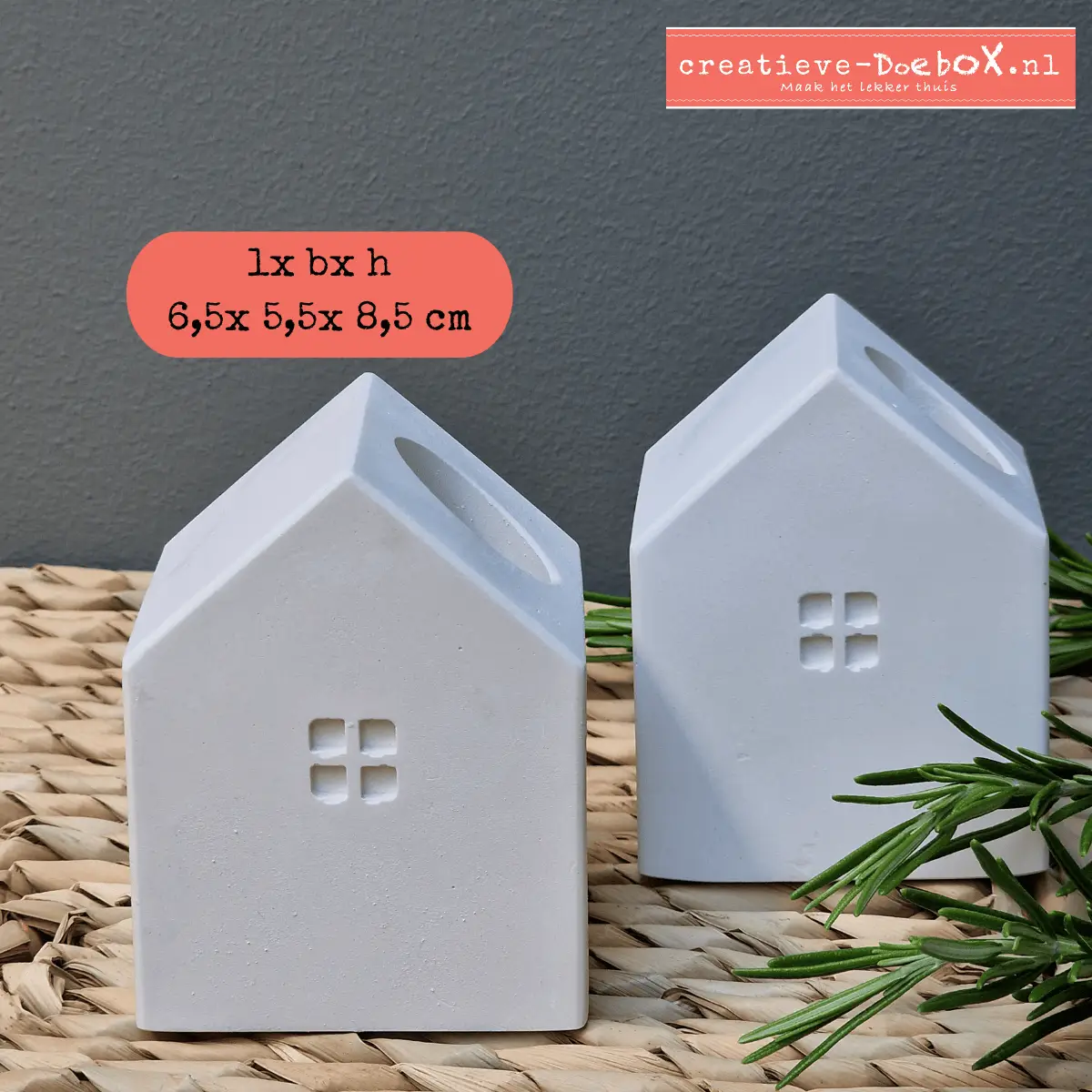 kandelaars in de vorm van een huisje