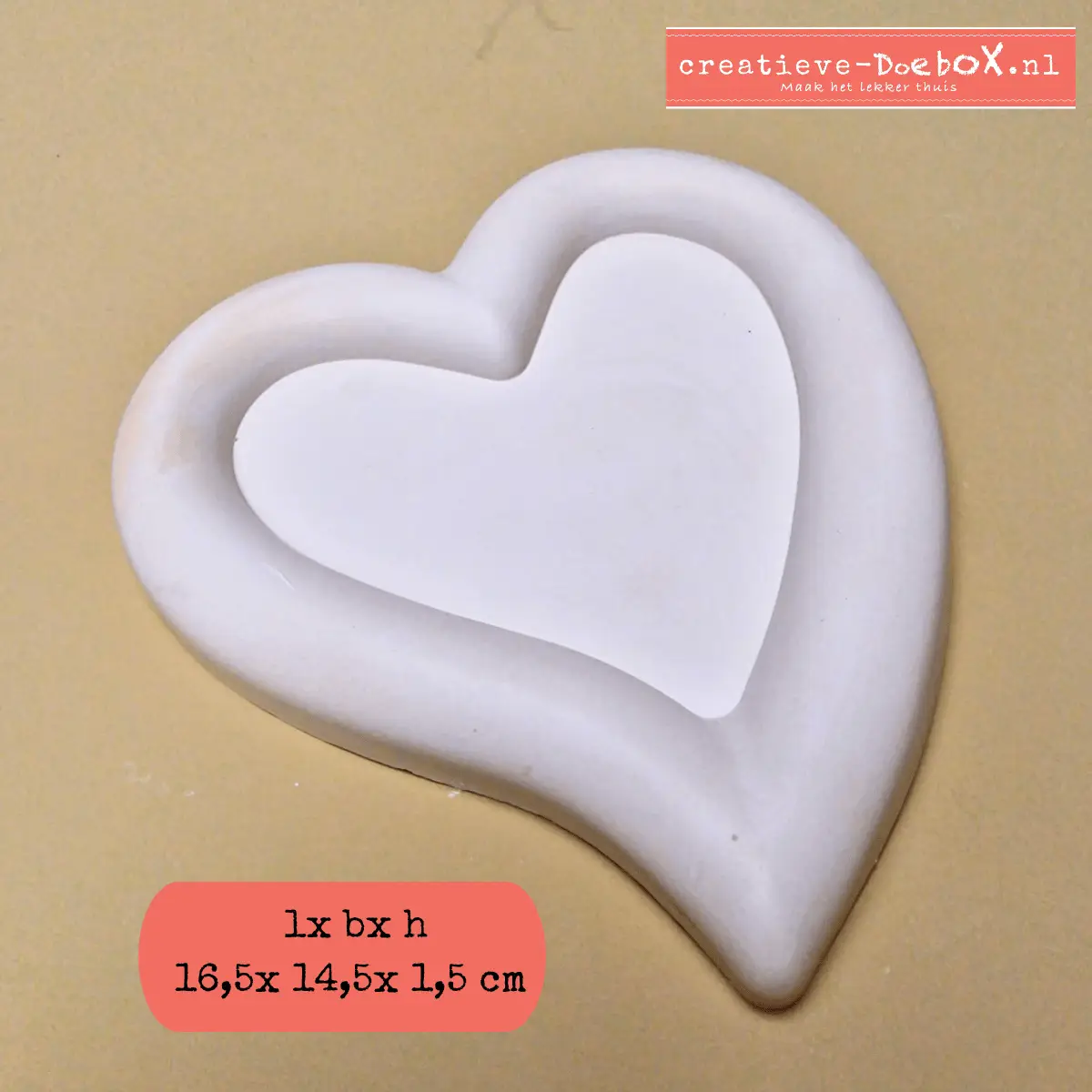 schaal in de vorm van een hart om te beschilderen