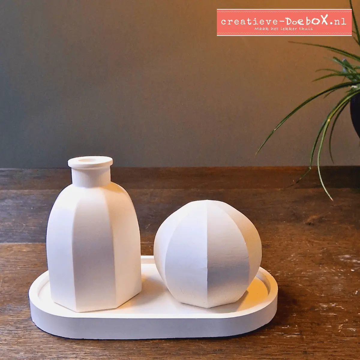 sfeervol setje van keramisch gips om te decoreren