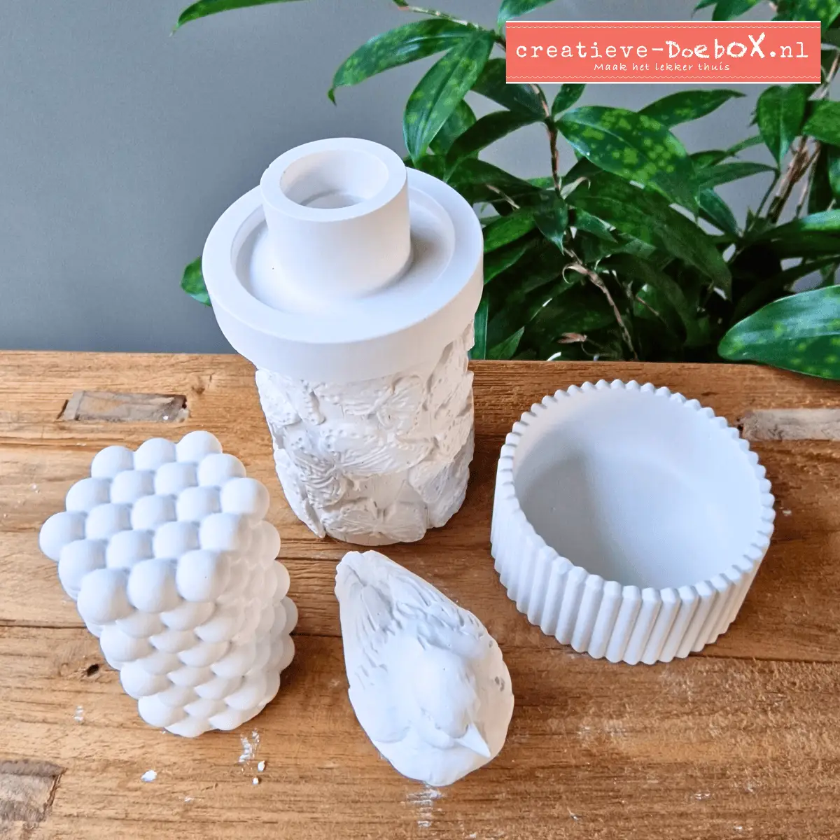 Doebox met kandelaar en ornament stapelkunst