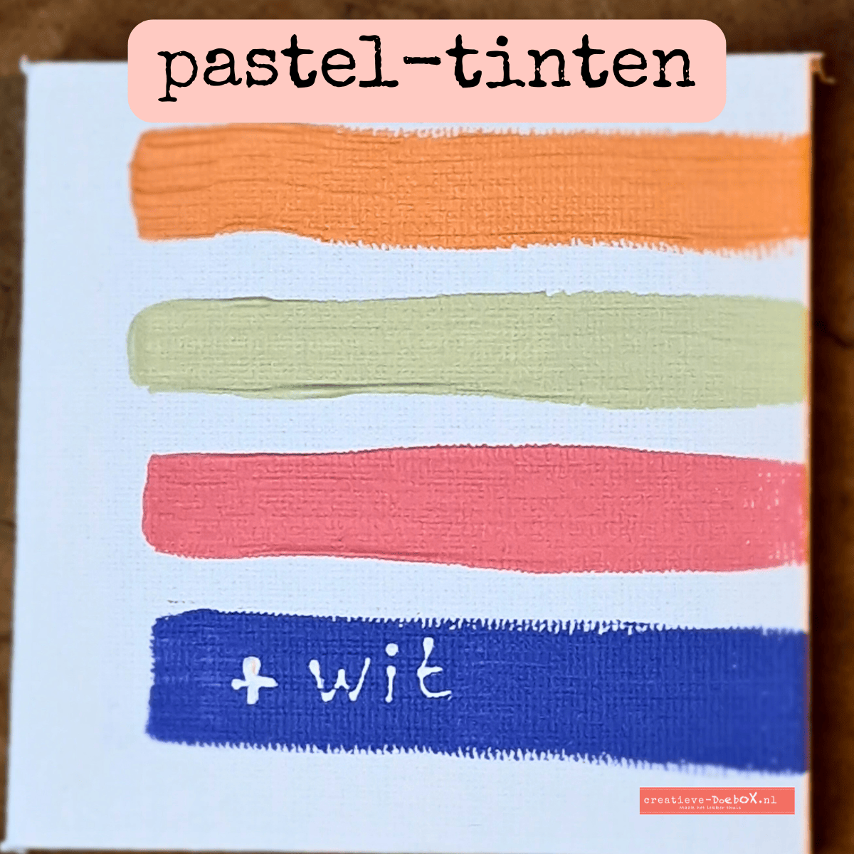kleine hoeveelheden acrylverf in pasteltinten