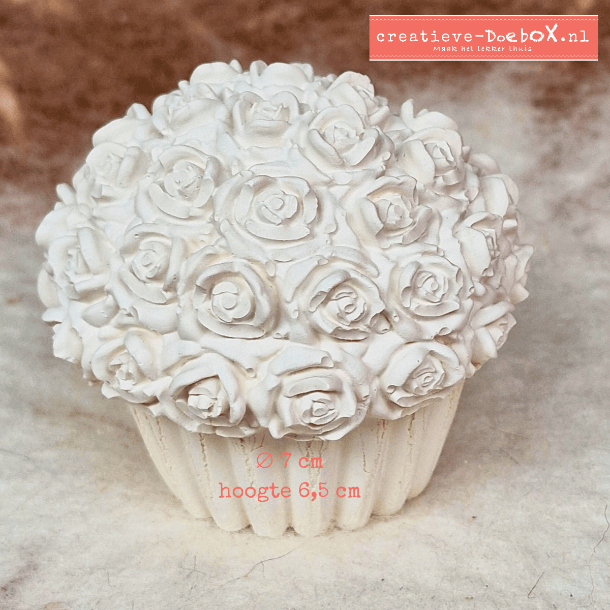 Hoe groot is het biedemeier boeketje van keramisch gips?